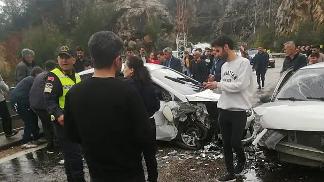 Trafik kazası: Çok sayıda yaralı var