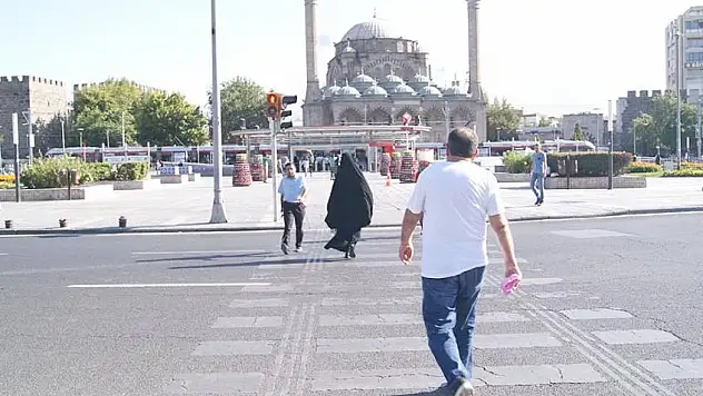Trafik kuralı var, tanıyan yok!