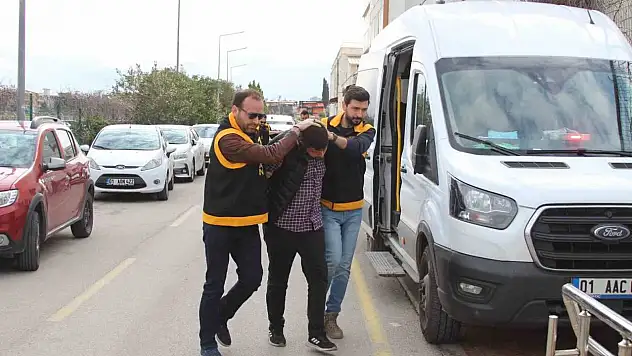 Trafikte korku dolu anlar: Baba-oğul tutuklandı