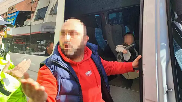Ceza yiyen sürücü polisi tehdit etti