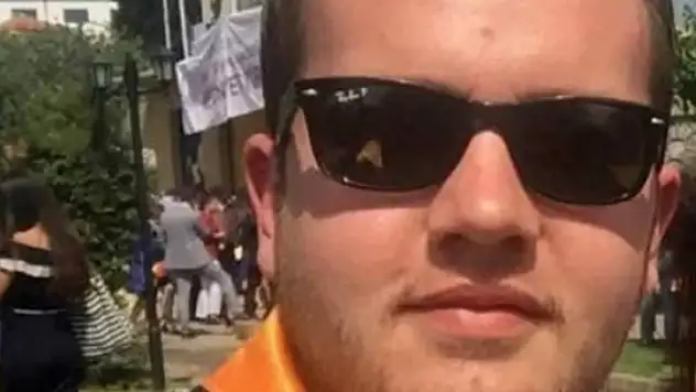 Kaldırım taşıyla başına vurulan genç öldü