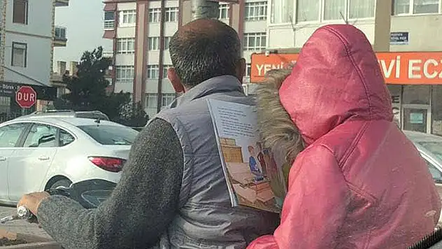 Trafikte görenleri duygulandıran an!