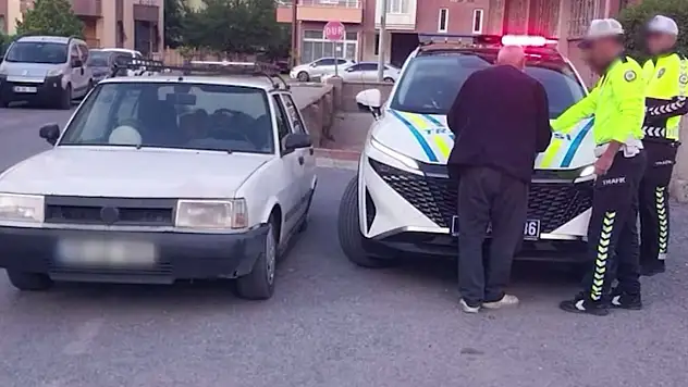Trafikteki 3 aracı Kayseri Emniyeti affetmedi!