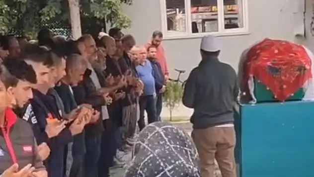 Trajik kazada hayatını kaybeden kız, son yolculuğuna gelinlik ve duvakla uğurlandı