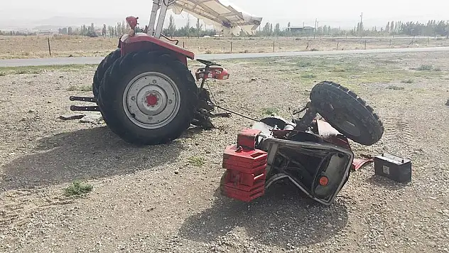 Traktörün ikiye bölündüğü kazada sürücü ağır yaralandı