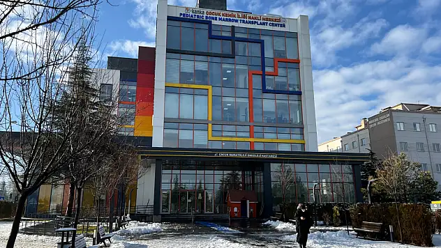 Tramvay ve duraklarda unutulan 185 bin liralık eşya umut oldu!