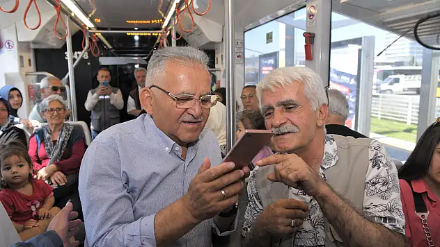 Tramvayda Başkan var!