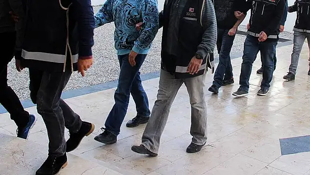 TSK'da  FETÖ operasyonuna 3 tutuklama