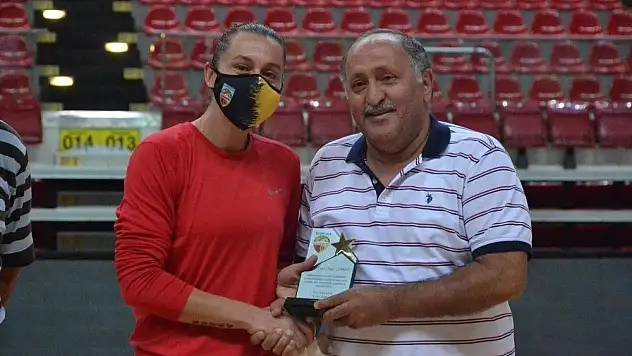 Tuğçe Canbaz Bellona Kayseri'de
