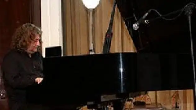 TULUYHAN UĞURLU ŞEHİTLERİN İÇİN ÇALDI