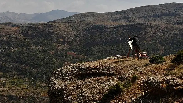 Tüm zorluklara rağmen sanattan vazgeçmediler