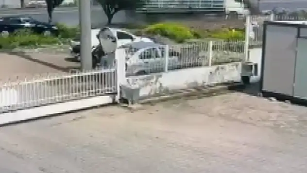 Tüp yüklü TIR otomobili sürükleyip devrildi