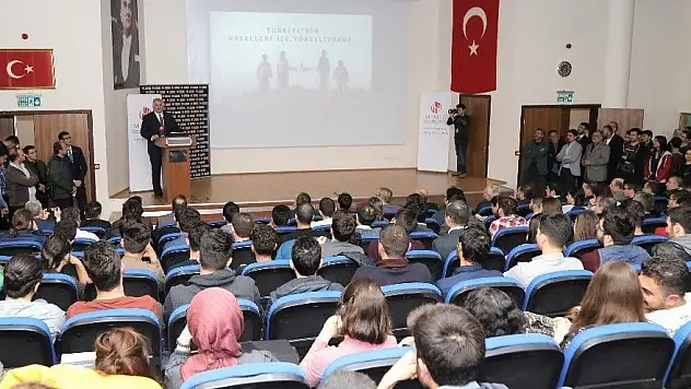 Türk Hava Yolları CEO'su Bilal Ekşi ERÜ'de Konferans Verdi
