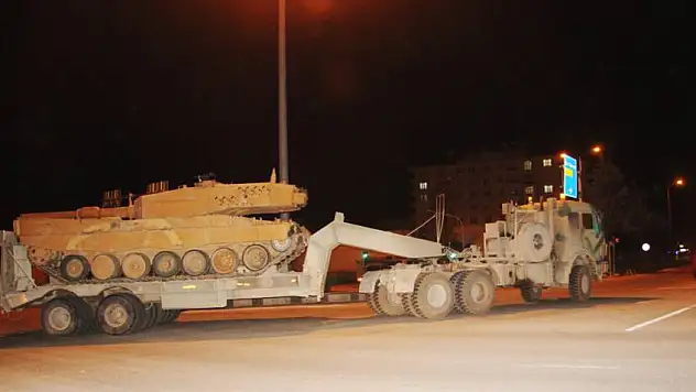 Türk tankları Suriye'ye geçiyor 