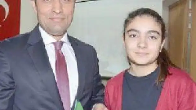 TÜRKİYE'NİN EN GENÇ YAZARI ŞEFİKA GÜNEY KAYSERİ'DE ÖĞRENCİLERLE BULUŞTU