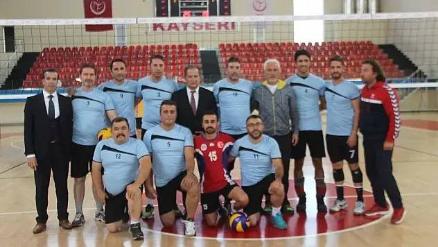 Türkiye Öğretmenler Kupası İç Anadolu Voleybol Turnuvası Kayseri'de başladı
