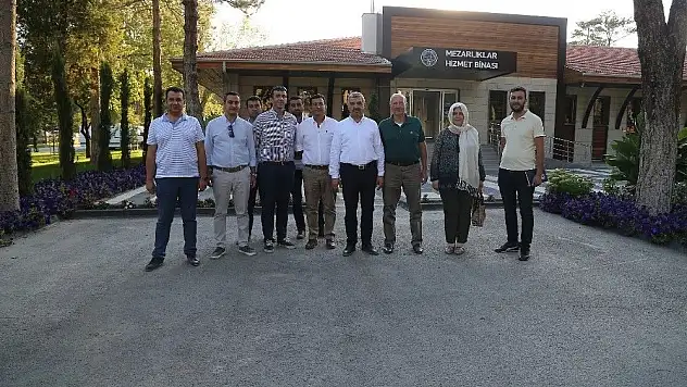 Türkiye'ye örnek mezarlık-
