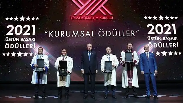 TURKOVAC'ı geliştiren ERÜ'ye Cumhurbaşkanı Erdoğan'dan ödül