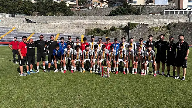 Talas Belediyespor şampiyon oldu