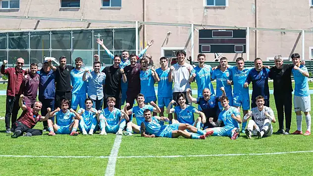 Bordo-Mavili gençler Kayseri'de taçlandı