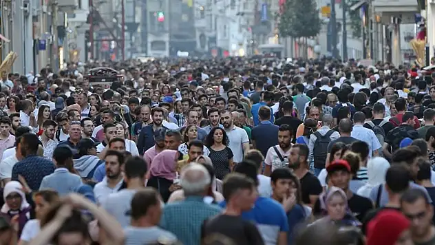 Üç kişiden biri icralık!