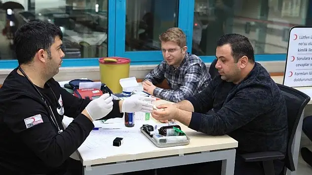 Ulaşım AŞ personelinden Türk Kızılayı'na kan bağışı