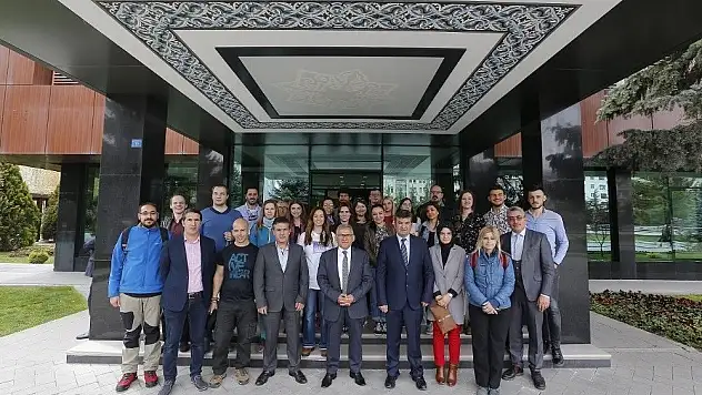 8 ülkenin gençleri büyükşehirde
