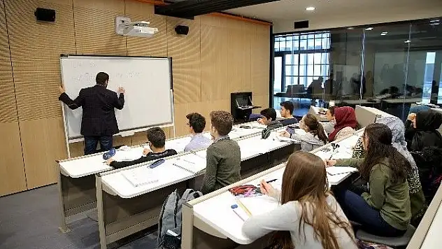 Üniversite Adayı Öğrenciler AGÜ'de Kampa Girdi