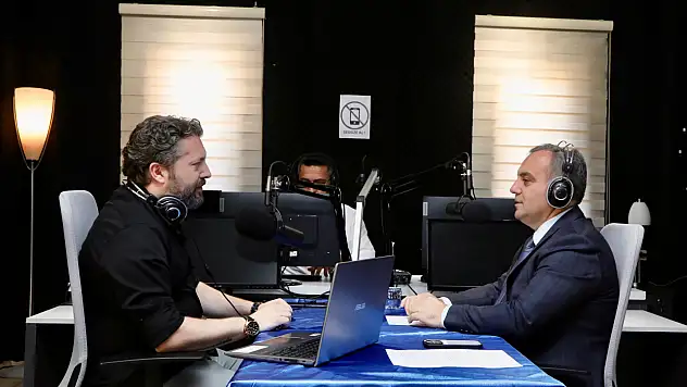 Üniversite FM yenilendi, Rektör Altun ilk konuk oldu