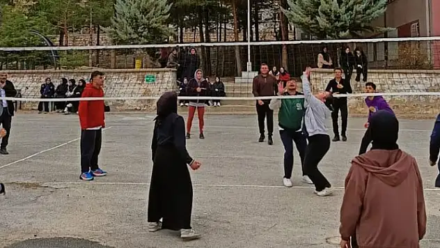 Üniversite öğrencileri, Yahyalı'da etkinlik düzenledi