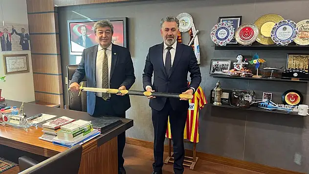 Ünlü iş insanı İYİ Parti'ye mi katılacak?