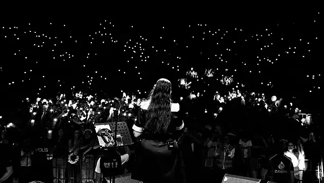 Ünlü şarkıcı bugün Kayseri'ye geliyor! Ücretsiz konser öncesi çağrı yaptı