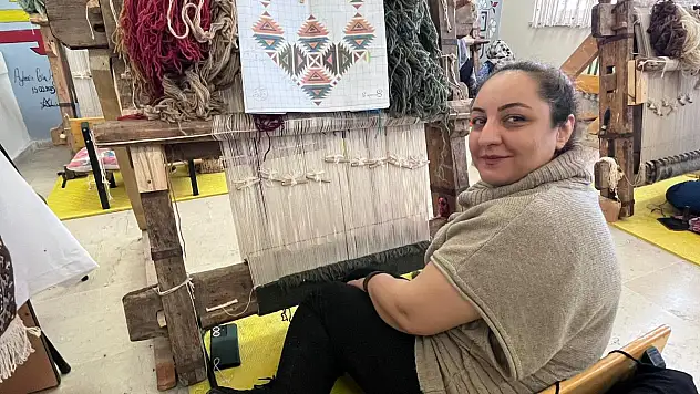 Unutulmaya yüz tutan sanat için her gün yollara düşüyor!
