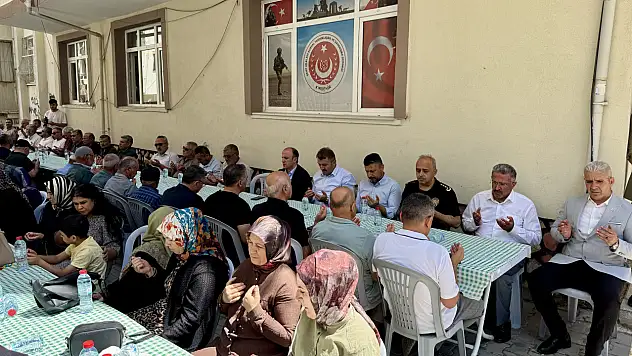 'Unutursak kanımız kurusun!' Şehit babasından Kayseri'de tarihi yemin