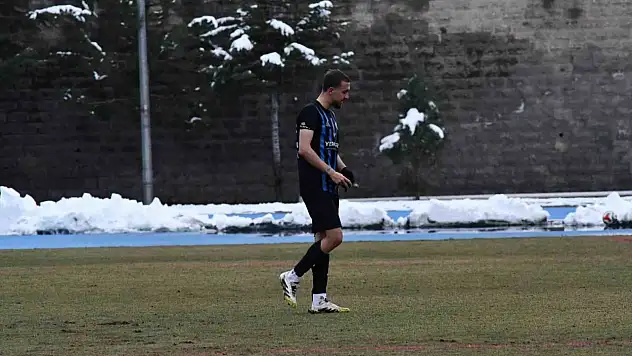 Utku Burak Kunduzcu kırmızı kart gördü