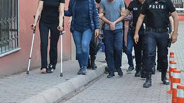Uyuşturucu operasyonunda gözaltına alınan 5 kişi adliyede
