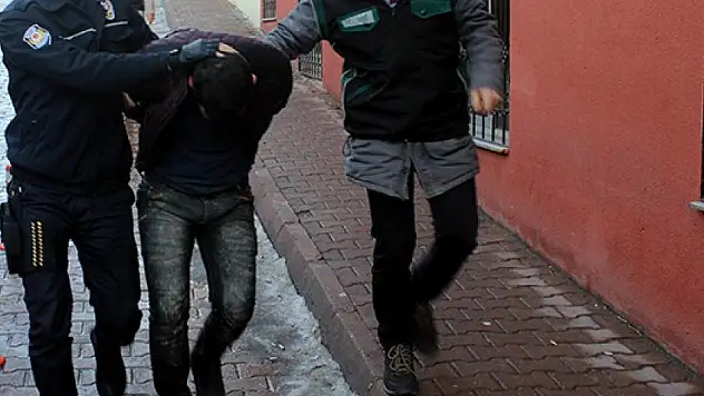 Uyuşturucu'dan gözaltına alınan 5 kişi adliyeye sevk edildi