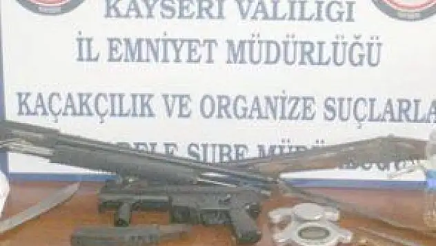 12 UYUŞTURUCU TACİRİ YAKALANARAK GÖZALTINA ALINDI
