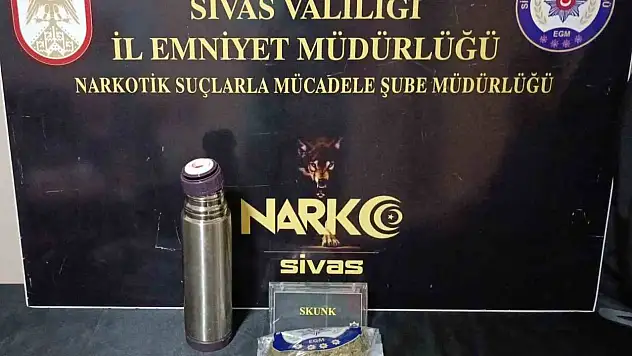 Uyuşturucu tacirleri yakayı ele verdi