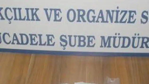 UYUŞTURUCU TACİRLERİ TUTUKLANDI