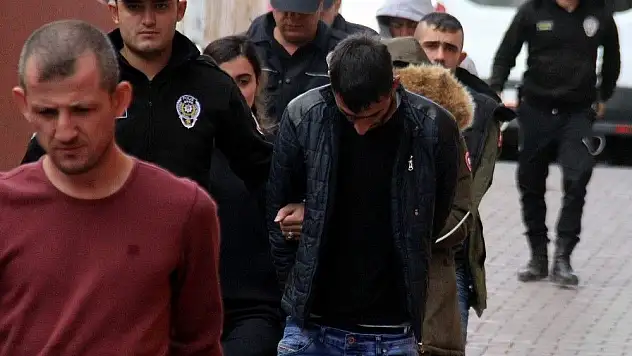 Uyuşturucudan gözaltına alınan 4 kişi adliyeye çıkarıldı
