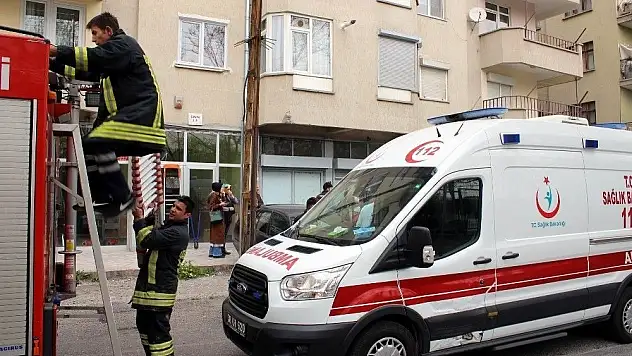 Üzerine asansör düşen işçi yaralandı
