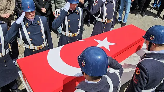 Uzman Onbaşı Kenan Çakır son yolculuğuna uğurlandı