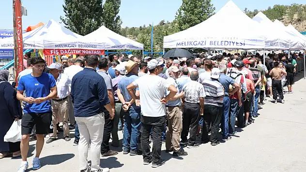 Uzun kuyruklar oluştu! Kayseri'de herkes oraya akın etti