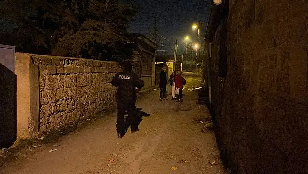 Vahşet! Eşi ve çocuğunun bulunduğu evini ateşe verdi!