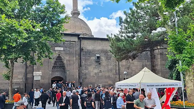 Vakıflar Bölge Müdürlüğü 4 ilde eş zamanlı 25 bin kişiye bakın ne ikram etti!