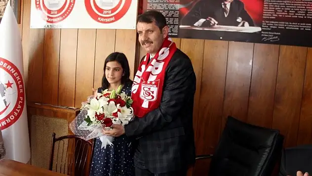 Vali Ayhan Kayseri Sivaslı Dernekler Platformu'nu ziyaret etti