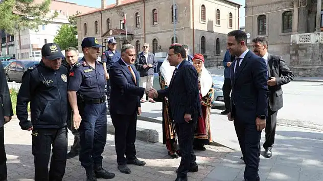 Vali Çiçek, muhtarlarla bir araya geldi