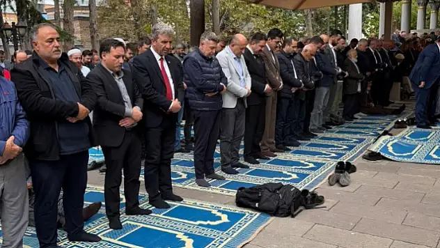 Vali Çiçek'in babaannesi son yolculuğuna uğurlandı
