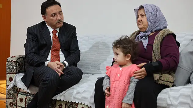 Vali Çiçek kapı kapı vatandaş ziyaretinde